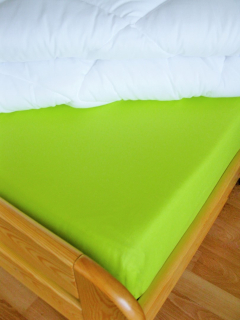 Bavlněné prostěradlo s gumou žlutozelené do výšky matrace 15 cm