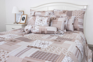 Bavlněné povlečení prodloužené na 2 postele Patchwork béžový se srdíčkem