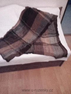 Šála mačkaného vzhledu chocolate